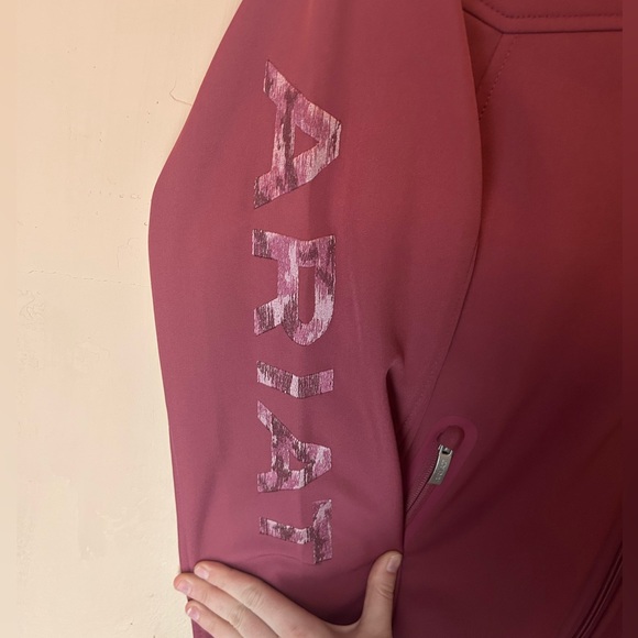 NWT Ariat Team Softshell Jacket, Color Rose Size M - Picture 7 of 15